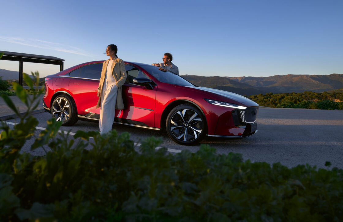 2025_Mazda6e_GER-LHD_C012_EXT_Side_SoulRedCrystal_Wheel_High20_withTalents_until_Mar12th2030_CMYK-aspect-ratio-1120-725