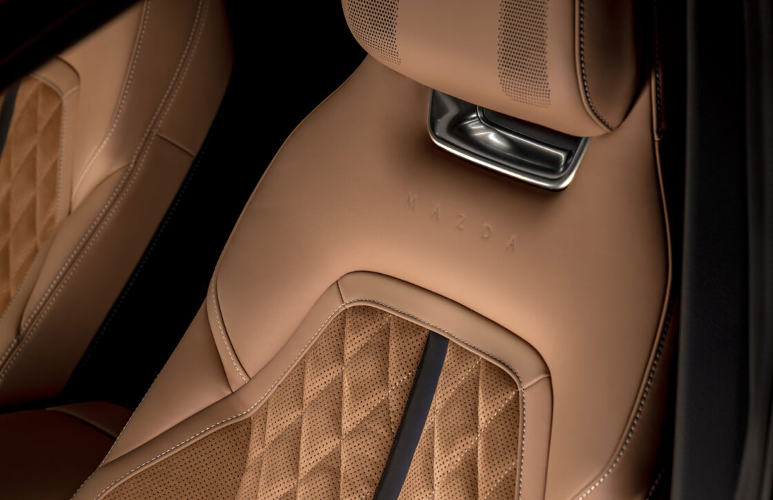 J90A_reveal_Seat-design-aspect-ratio-1120-725