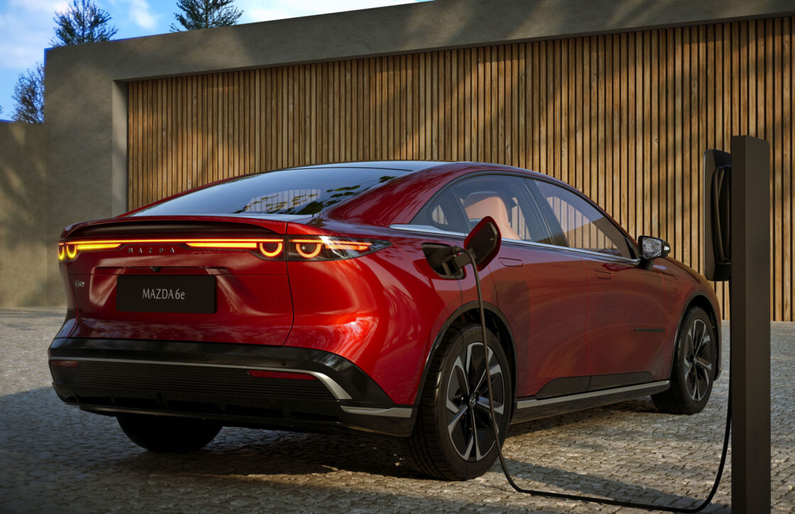 Mazda6e_Takumi_Plus_Exterior_Charging-aspect-ratio-1120-725