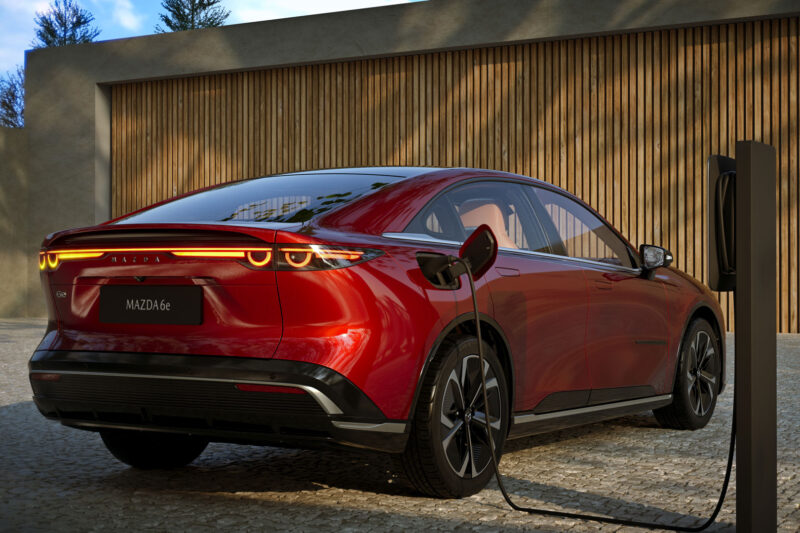 Mazda6e_Takumi_Plus_Exterior_Charging-aspect-ratio-800-533