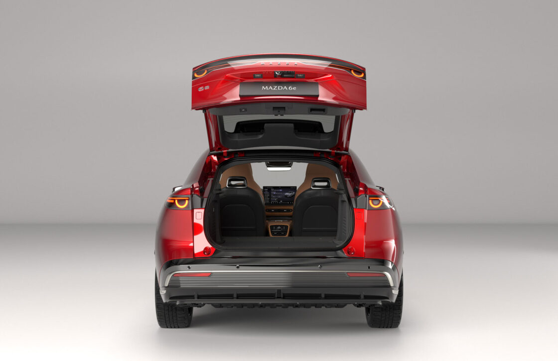 Mazda6e_Takumi_Plus_Trunk_Rear_Bench_Down_LHD_white-aspect-ratio-1120-725